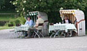 Strandkörbe mit Teichblick (Foto: Martin Schmitz)